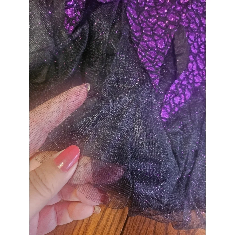 Fantas Costumes includes black